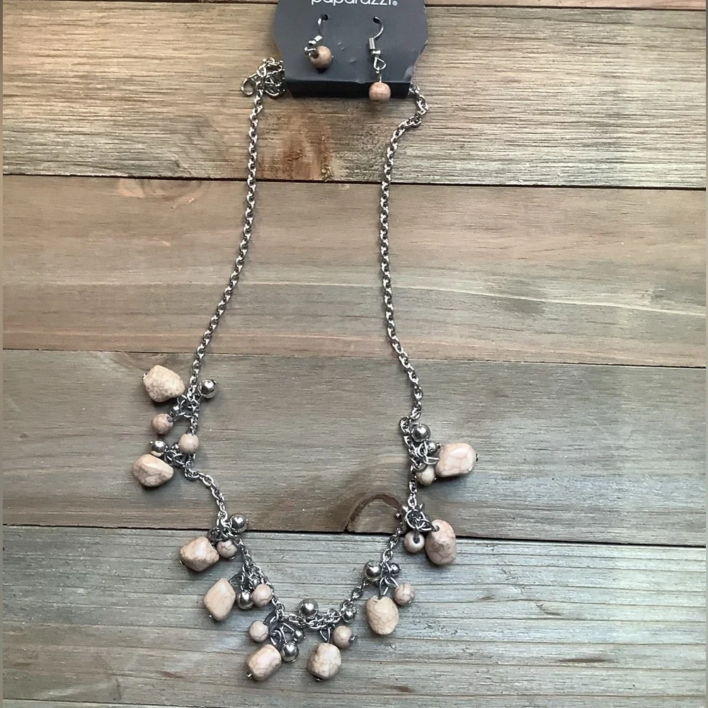 ❄️ Paparazzi | Silver Necklace with Pink Accents